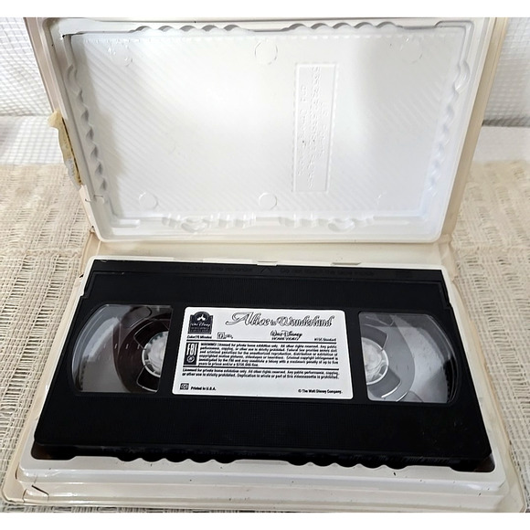 Disney Masterpiece Collection VHS Snow White Fox & Hound Alice in Wonderland - Picture 6 of 9